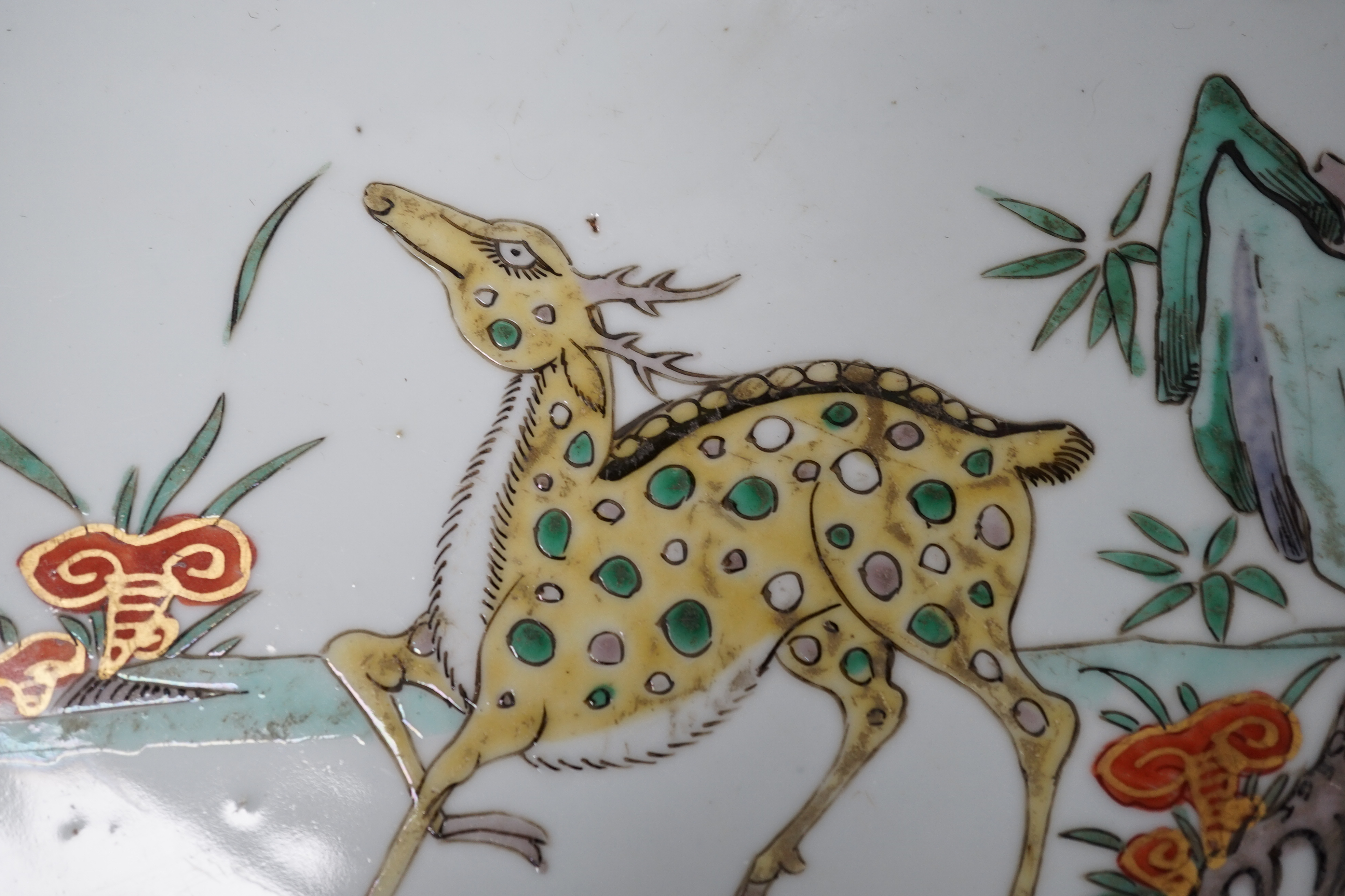 A Chinese famille verte ‘deer and crane’ dish, Kangxi period